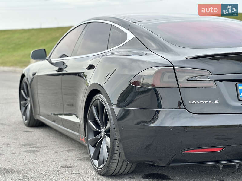 Лифтбек Tesla Model S 2017 в Днепре
