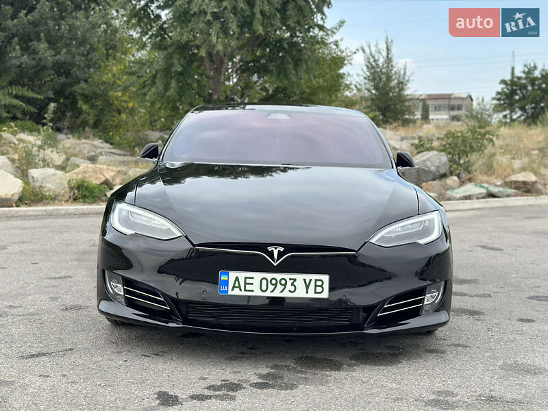 Лифтбек Tesla Model S 2017 в Днепре