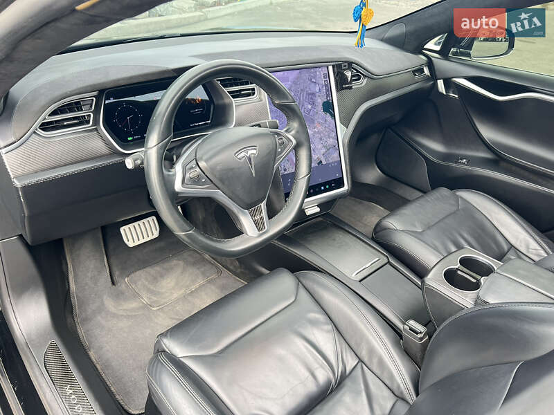 Лифтбек Tesla Model S 2017 в Днепре