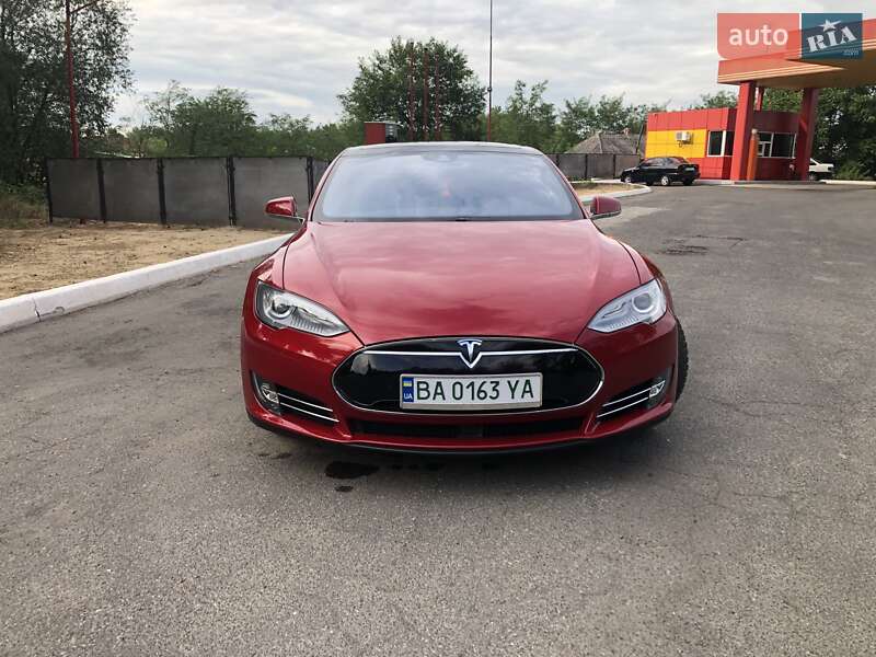 Лифтбек Tesla Model S 2016 в Киеве