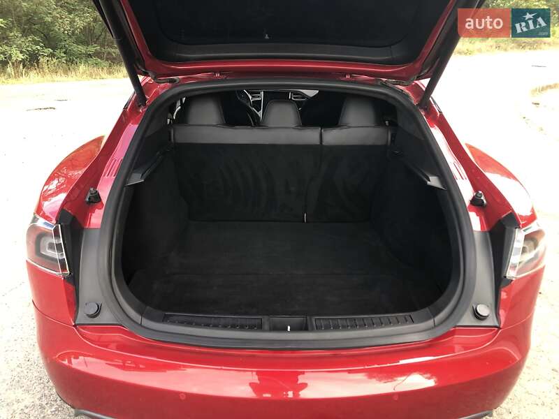 Лифтбек Tesla Model S 2016 в Киеве
