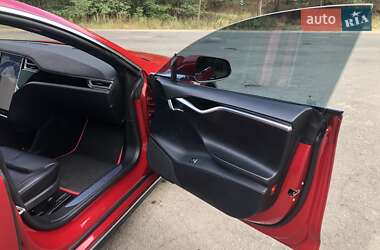 Ліфтбек Tesla Model S 2016 в Києві