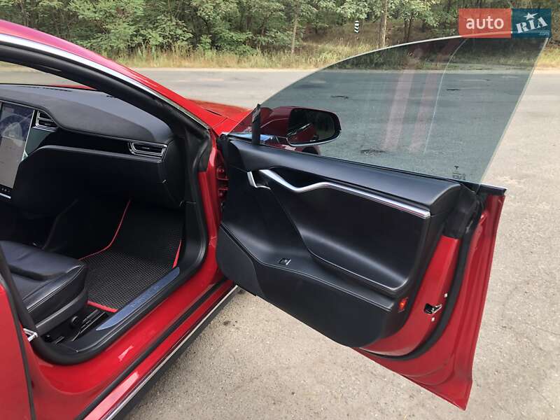 Лифтбек Tesla Model S 2016 в Киеве