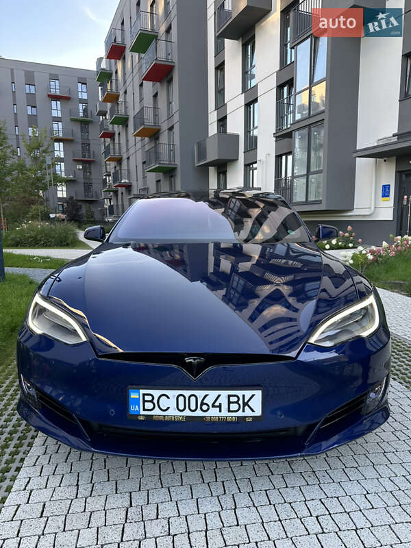 Лифтбек Tesla Model S 2018 в Львове