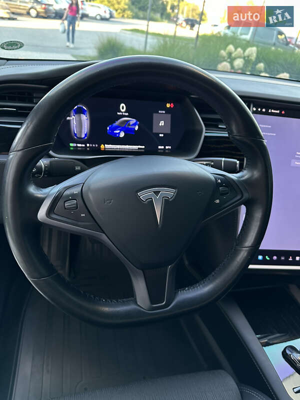 Лифтбек Tesla Model S 2018 в Львове