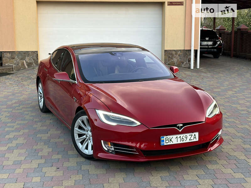 Лифтбек Tesla Model S 2016 в Ровно