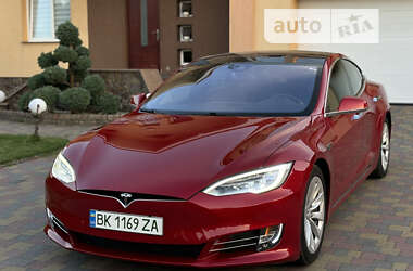 Лифтбек Tesla Model S 2016 в Ровно