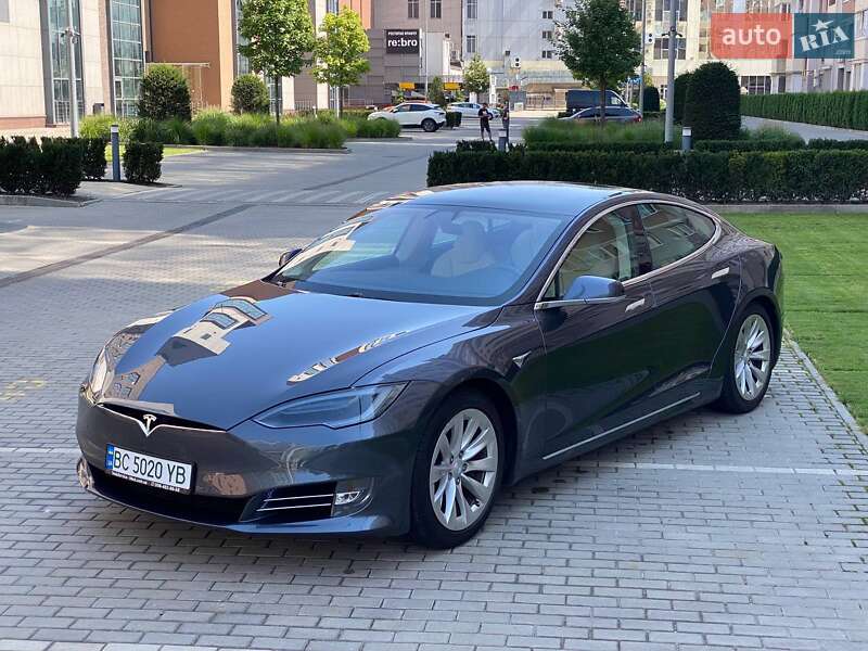 Лифтбек Tesla Model S 2018 в Львове