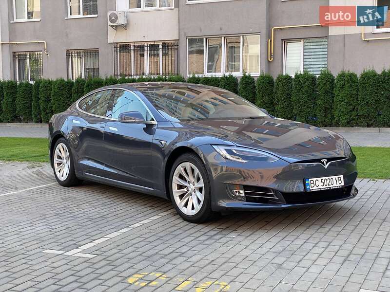 Лифтбек Tesla Model S 2018 в Львове