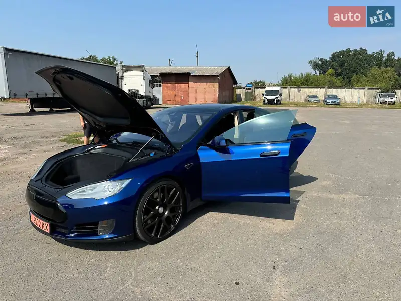 Tesla Model S 2015