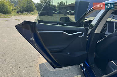 Лифтбек Tesla Model S 2015 в Фастове
