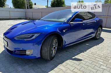 Ліфтбек Tesla Model S 2018 в Славуті