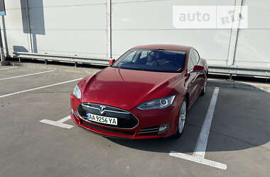 Ліфтбек Tesla Model S 2014 в Києві