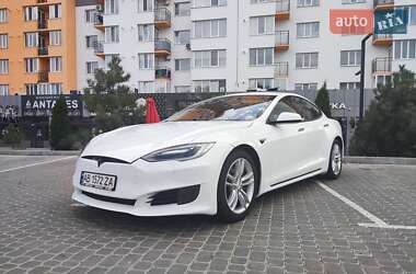 Лифтбек Tesla Model S 2015 в 