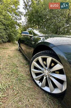 Лифтбек Tesla Model S 2013 в 