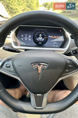 Лифтбек Tesla Model S 2013 в 