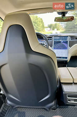 Лифтбек Tesla Model S 2013 в 