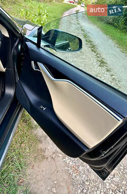 Лифтбек Tesla Model S 2013 в 