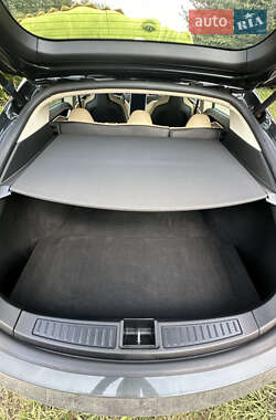 Лифтбек Tesla Model S 2013 в 