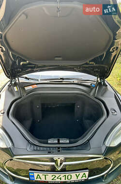 Лифтбек Tesla Model S 2013 в 