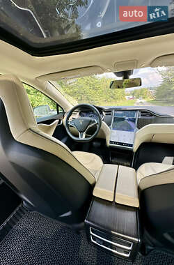 Лифтбек Tesla Model S 2013 в 