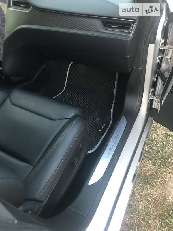 Ліфтбек Tesla Model S 2018 в Луцьку фото 17 Ліфтбек Tesla Model S 2018 в Луцьку