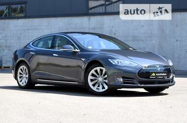 Лифтбек Tesla Model S 2016 в Киеве