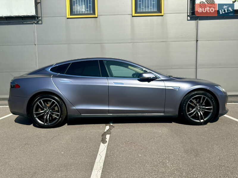 Tesla Model S 2014
