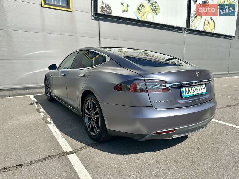 Лифтбек Tesla Model S 2014 в Киеве