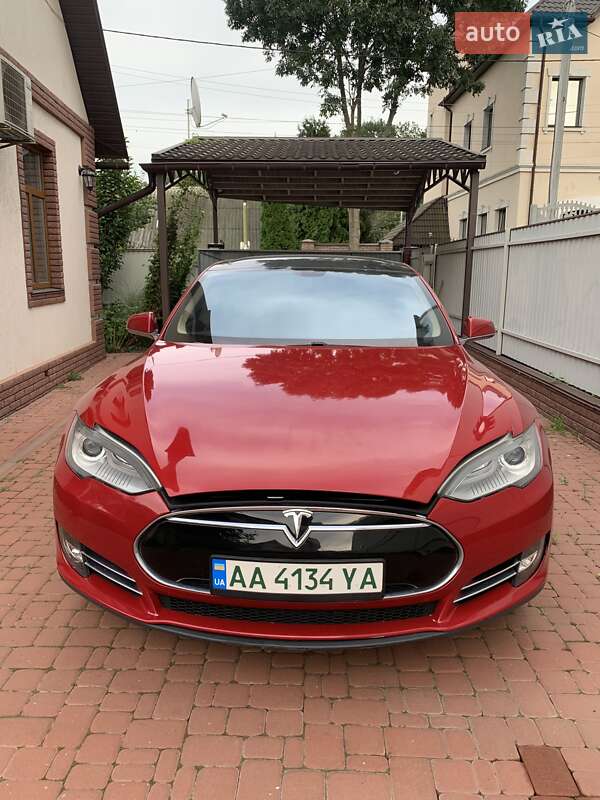 Ліфтбек Tesla Model S 2013 в Києві
