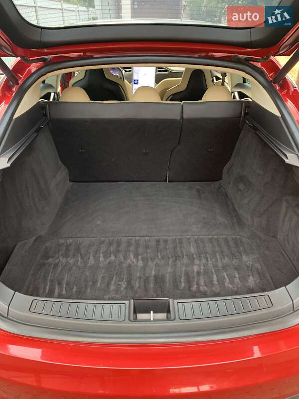 Ліфтбек Tesla Model S 2013 в Києві