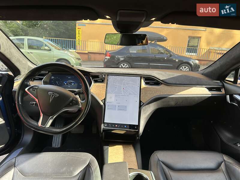 Лифтбек Tesla Model S 2016 в Киеве