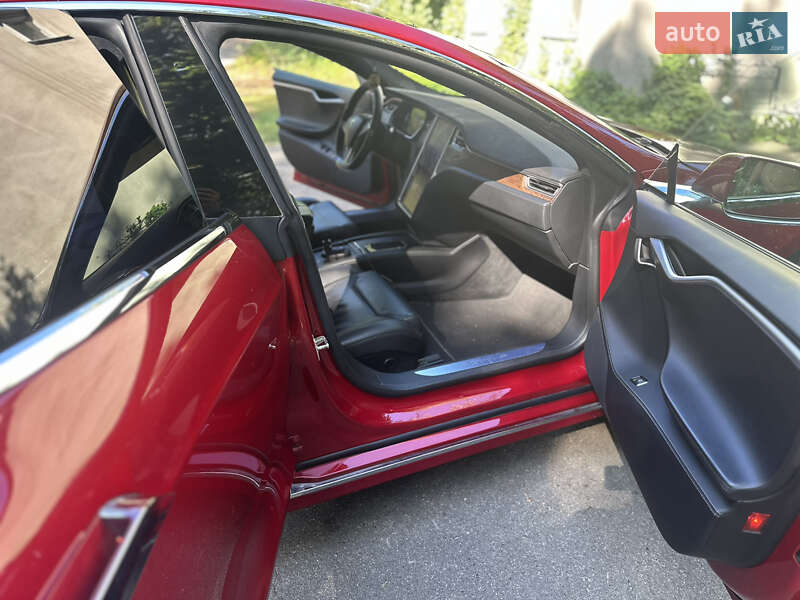Ліфтбек Tesla Model S 2017 в Києві