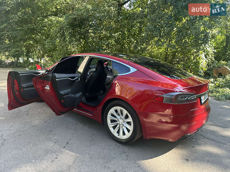 Ліфтбек Tesla Model S 2017 в Києві