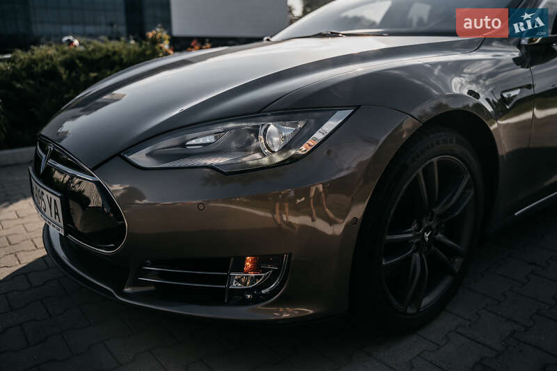 Лифтбек Tesla Model S 2015 в Одессе