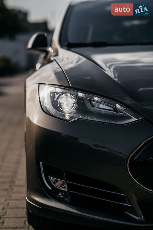 Лифтбек Tesla Model S 2015 в Одессе