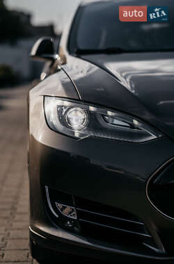 Ліфтбек Tesla Model S 2015 в 