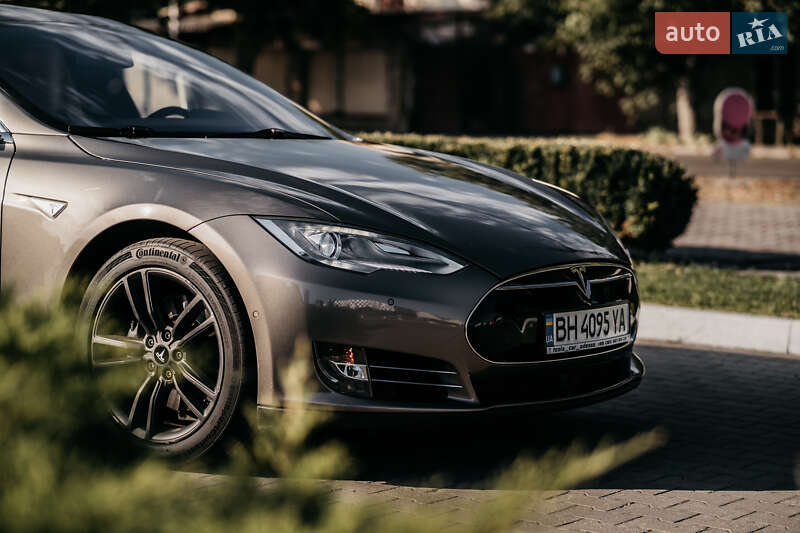 Лифтбек Tesla Model S 2015 в Одессе