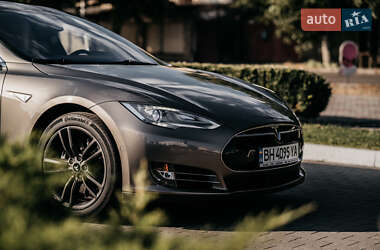 Ліфтбек Tesla Model S 2015 в 