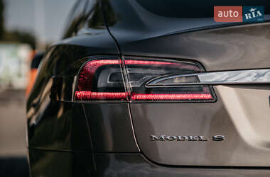 Ліфтбек Tesla Model S 2015 в 