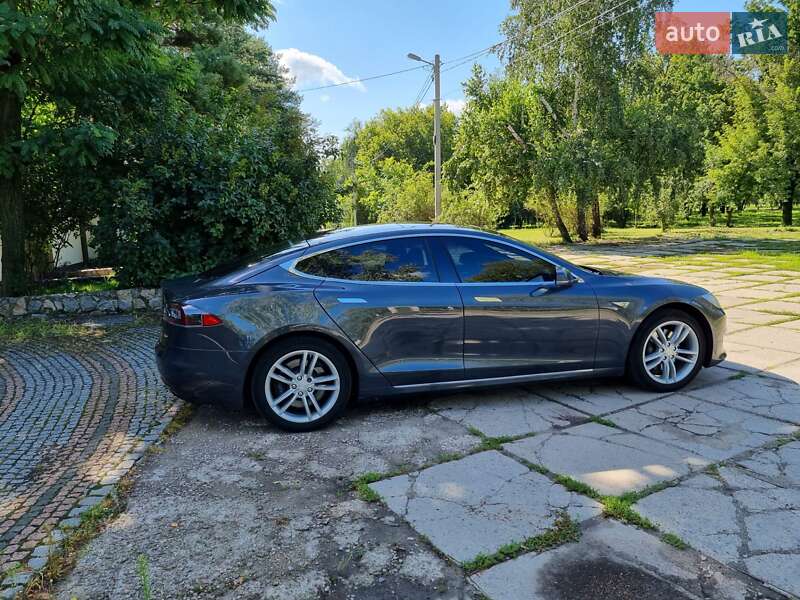 Лифтбек Tesla Model S 2016 в Харькове