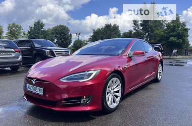 Ліфтбек Tesla Model S 2016 в Києві