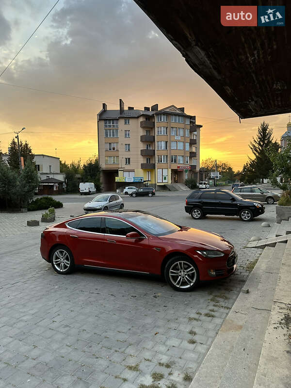 Ліфтбек Tesla Model S 2013 в Тлумачі