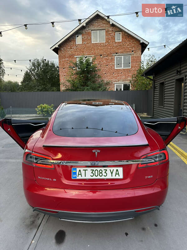 Ліфтбек Tesla Model S 2013 в Тлумачі
