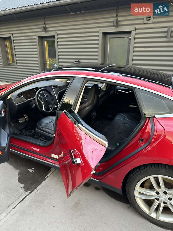 Ліфтбек Tesla Model S 2013 в Тлумачі