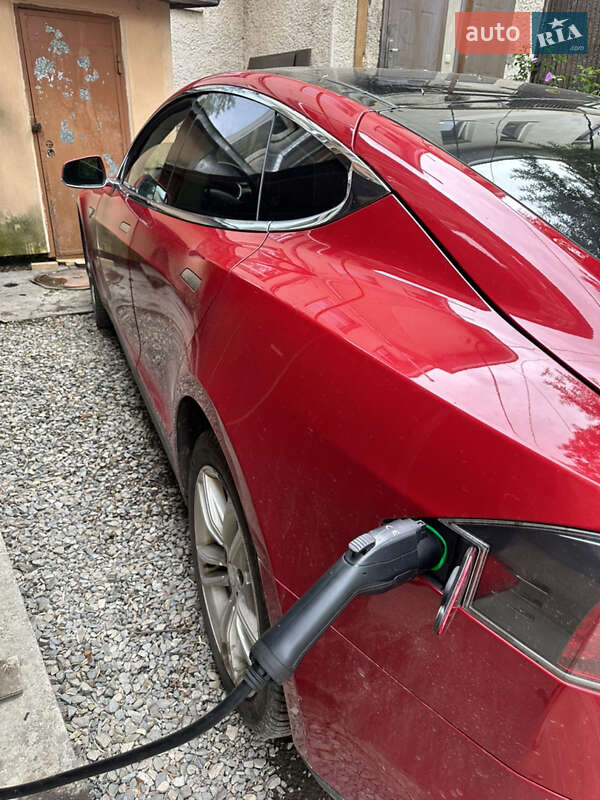 Ліфтбек Tesla Model S 2013 в Тлумачі