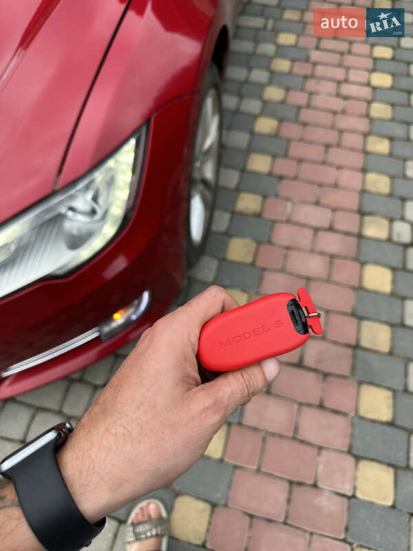 Ліфтбек Tesla Model S 2013 в Тлумачі