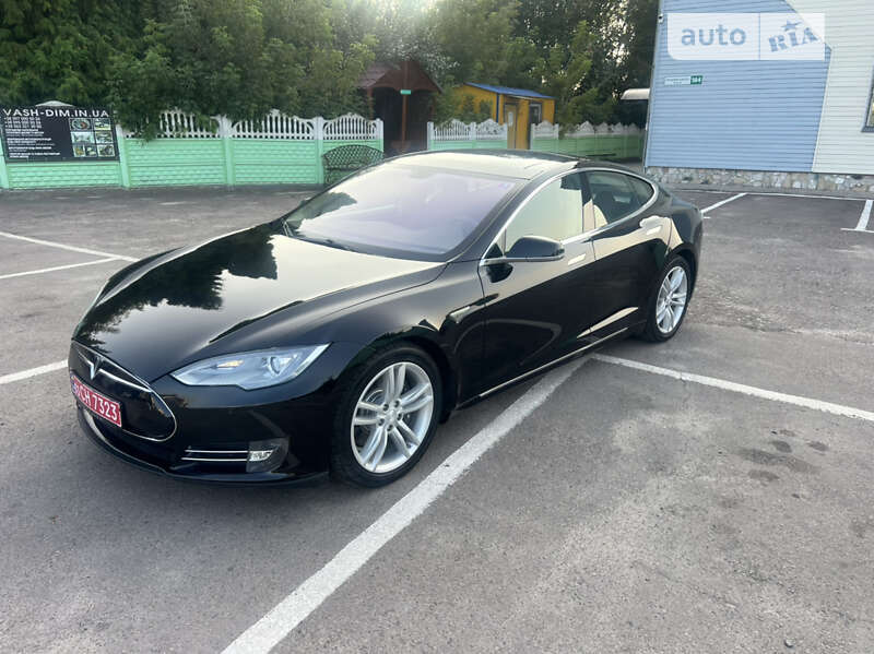 Ліфтбек Tesla Model S 2013 в Дубні фото 25 Ліфтбек Tesla Model S 2013 в Дубні