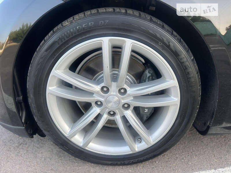 Ліфтбек Tesla Model S 2013 в Дубні фото 26 Ліфтбек Tesla Model S 2013 в Дубні