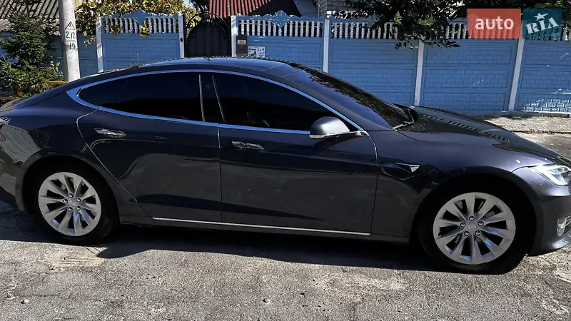 Ліфтбек Tesla Model S 2017 в 